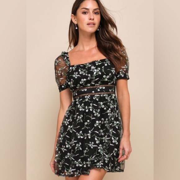 Lulu's Radiant Love Black Multi Embroidered Short Sleeve Skater Dress size M - Picture 1 of 2